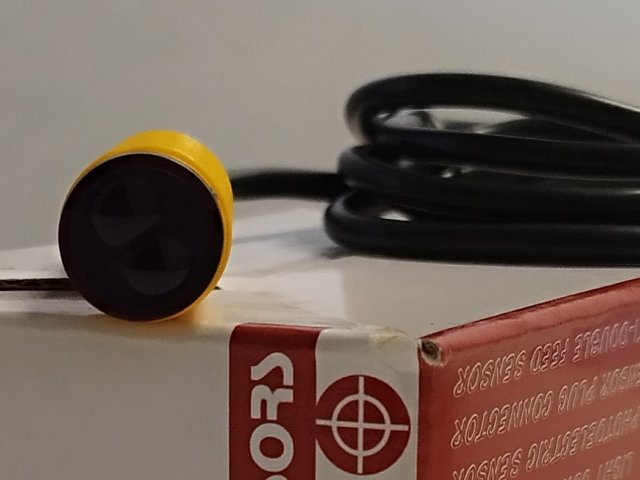 PHOTOELECTRIC SENSOR SWITCH